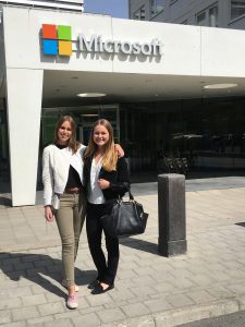 Anna och Emma på Microsoft