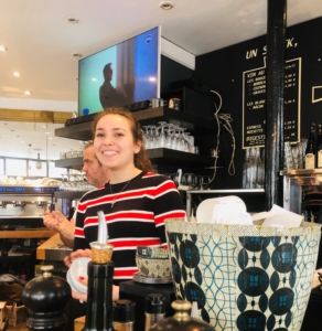 Emilie à la brasserie les Arènes